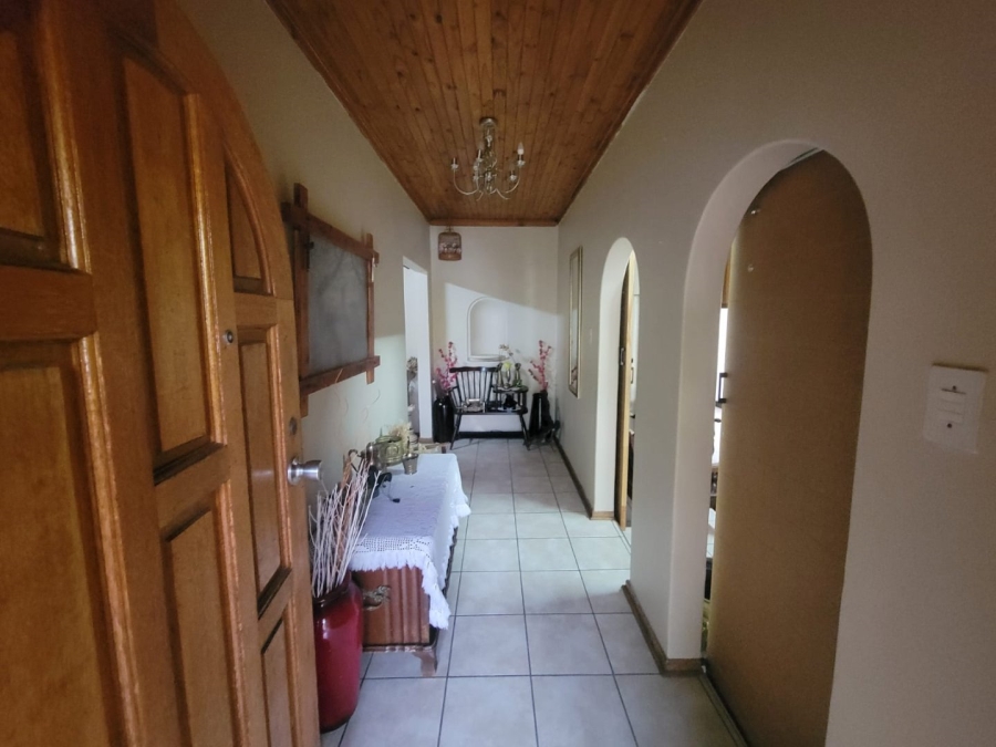 6 Bedroom Property for Sale in Jordania Free State